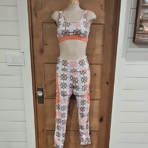 Women’s Peach Patterned Sports Leggings & Bralette Set Sz Med
